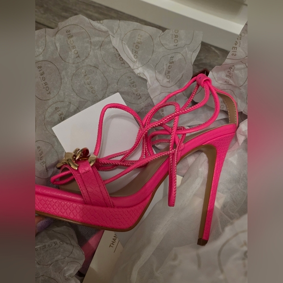 NWT Fuscia Women's Cassava Heels - Picture 12 of 14